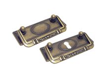 nábytková retro úchytka kovová, madlo s plechem vodorovné 06332, rozteč 96mm, staromosaz